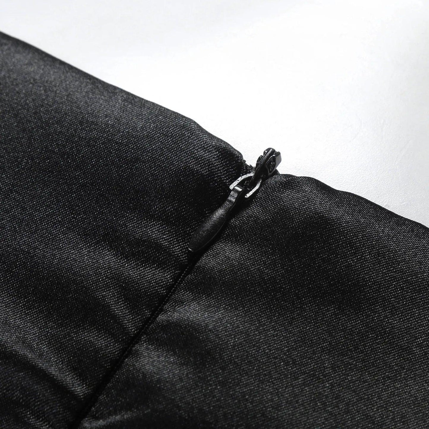 LuxeGlimmer™ | Women's Satin Evening Dress | Soft Fabric, Sleeveless Design & Flattering Silhouette