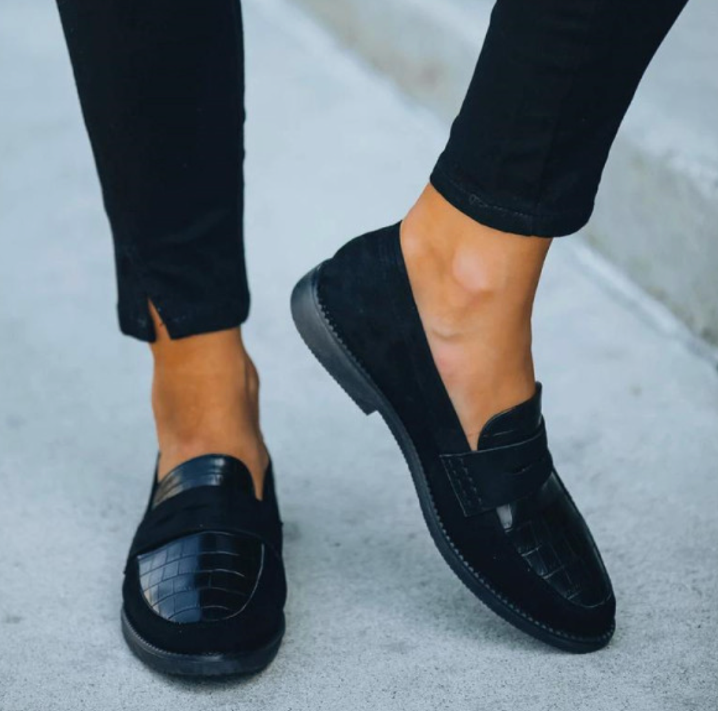 B&S | Comfortable & Stylish Leather Loafers for Women – High-Quality Black Shoes for Everyday Elegance