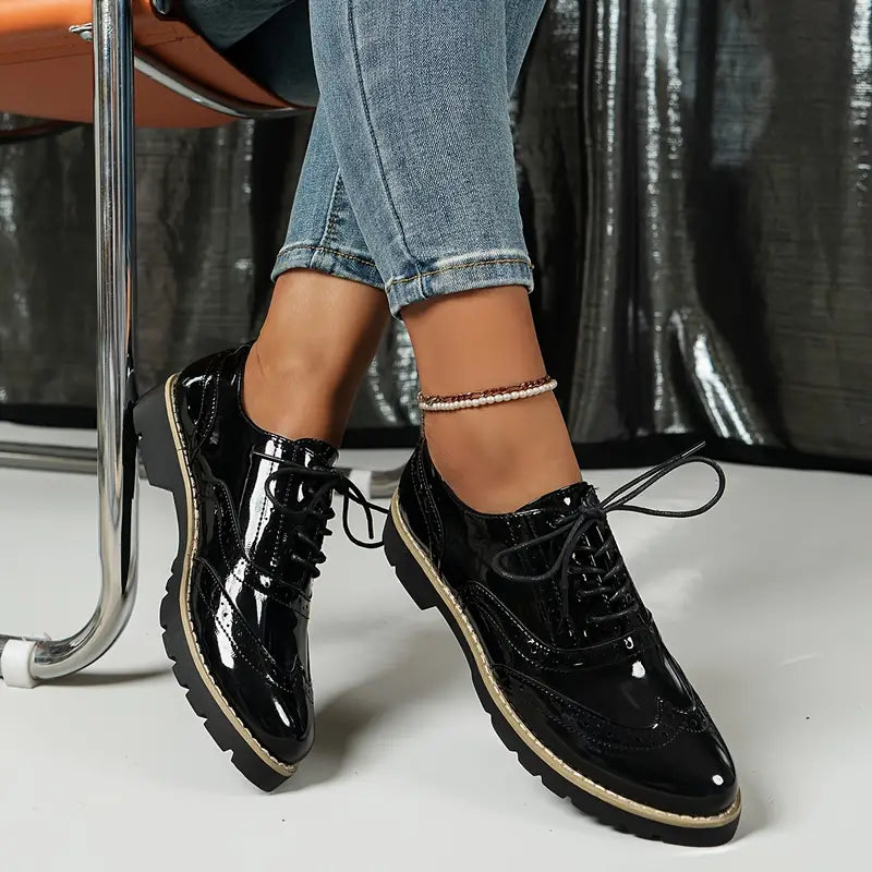 Women's Oxford Shoes in Patent Leather - Stylish and Durable Footwear for Everyday Wear