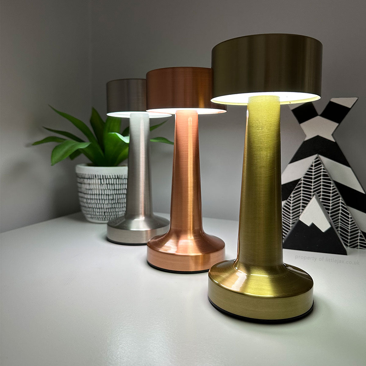 Rechargeable Minimalist Table Lamp - Modern Cordless Design