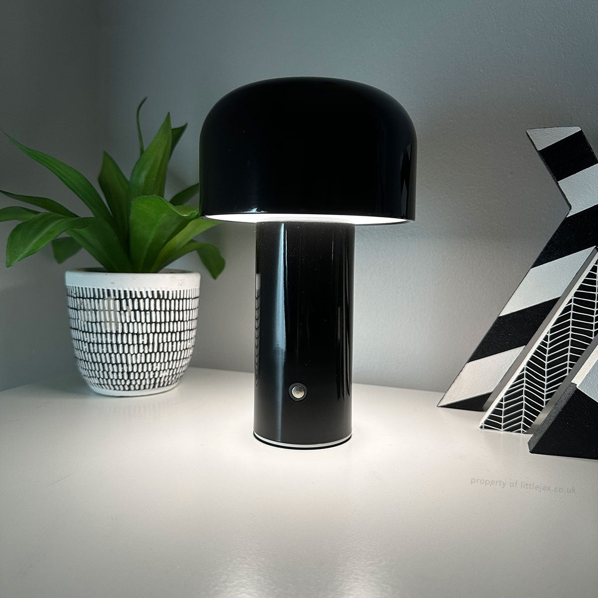 Stylish Rechargeable Mushroom Lamp - Modern Bedside Lighting