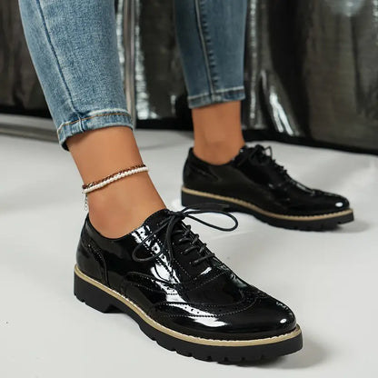 Women's Oxford Shoes in Patent Leather - Stylish and Durable Footwear for Everyday Wear