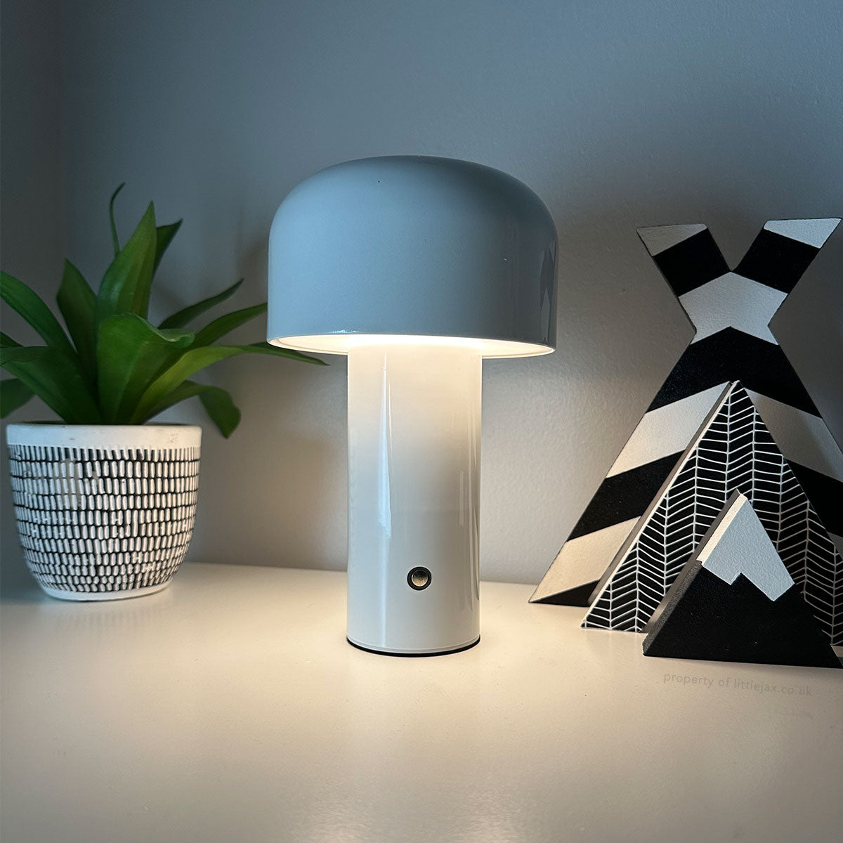 Stylish Rechargeable Mushroom Lamp - Modern Bedside Lighting